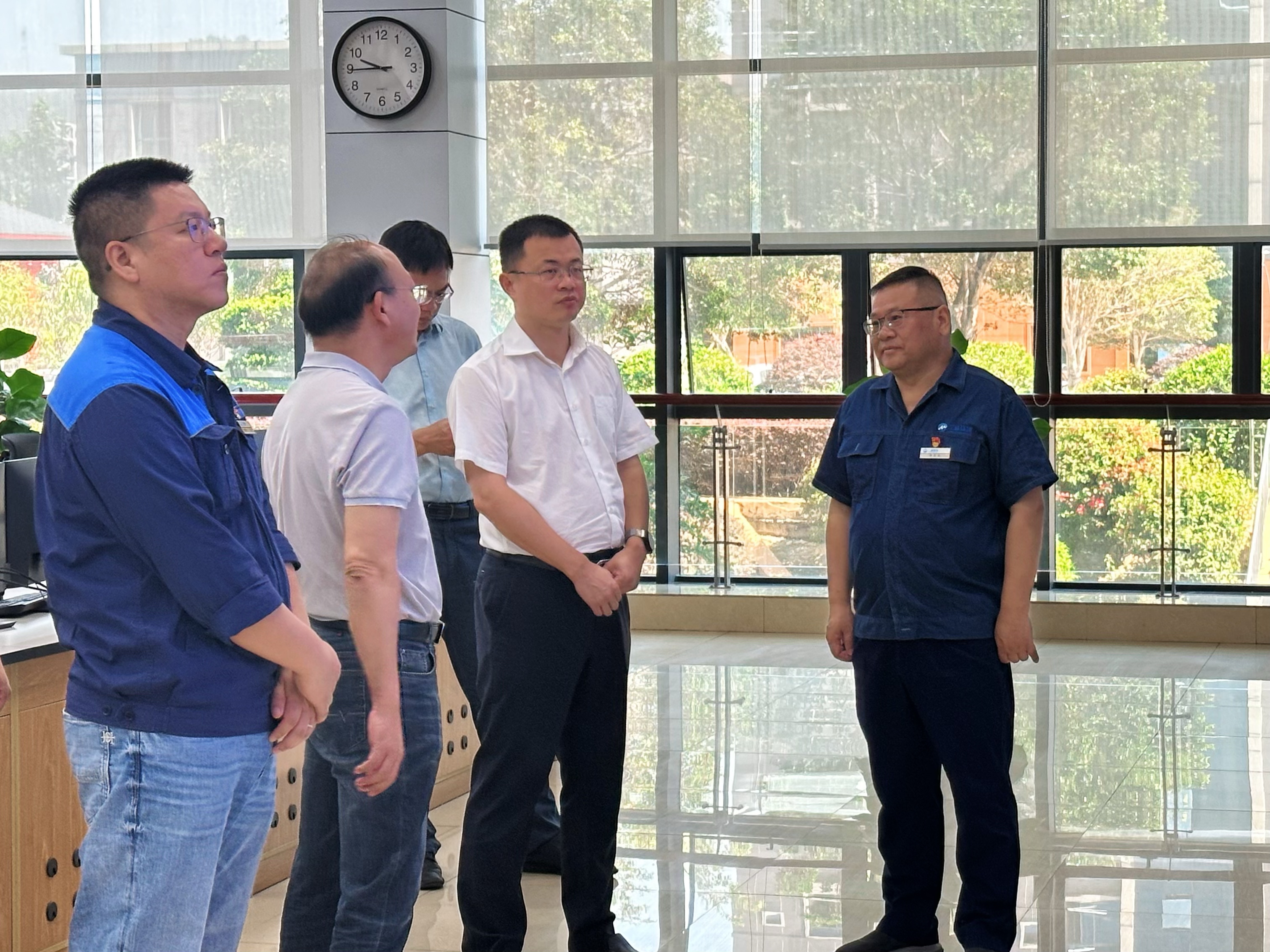 南寧市興寧區委書記高鑫一行到南寧三峰公司調研指導工作.jpg